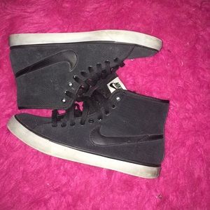 All black Nike’s 👍
